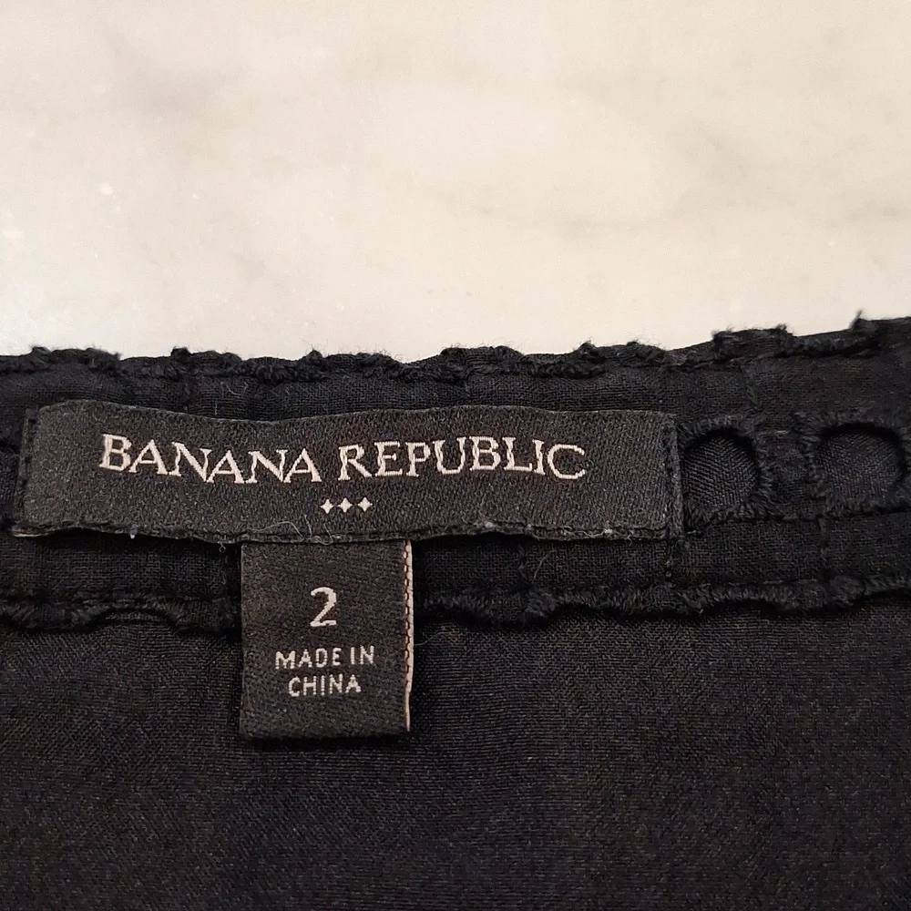 Banana Republic Black Mini Cut Out Pattern Skirt Sz 2 Casual‎ Party Going Out